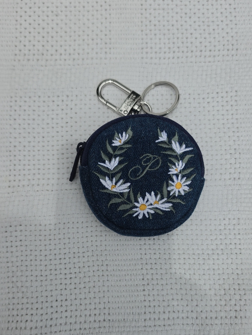 VICTORIA'S SECRET Embroidered Daisy Monogram Coin Pouch Keychain Bag Charm - Picture 1 of 5